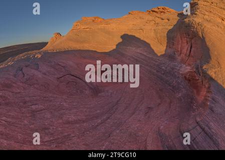 La crête rocheuse ouest de la New Wave le long de la Beehive Trail dans le Glen Canyon Recreation Area près de page Arizona. Banque D'Images