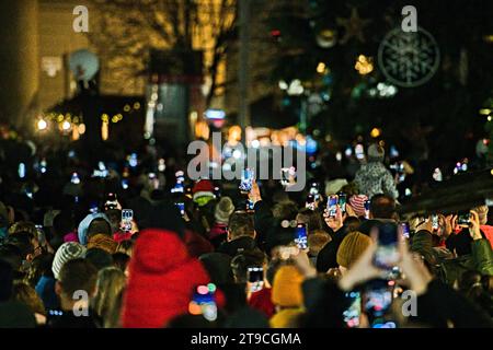 Brno, République tchèque. 24 novembre 2023. La cérémonie d'éclairage de l'arbre de Noël a eu lieu à Brno, en République tchèque, le 24 novembre 2023. Crédit : Patrik Uhlir/CTK photo/Alamy Live News Banque D'Images