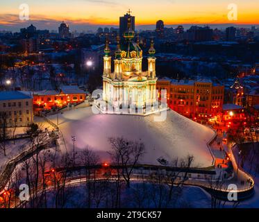 Prog L'église d'André à Kiev, vue à travers les yeux de drones Banque D'Images