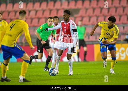 Amsterdam, pays-Bas. 24 novembre 2023. AMSTERDAM, PAYS-BAS - 24 NOVEMBRE : Jaydon Banel de Jong Ajax en action lors du match néerlandais Keuken Kampioen Divisie entre Jong Ajax et TOP OSS au Sportpark de toekomst le 24 novembre 2023 à Amsterdam, pays-Bas. (Photo de Jan Mulder/Orange Pictures) crédit : Orange pics BV/Alamy Live News Banque D'Images