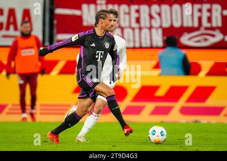 Cologne, Allemagne. 24 novembre 2023. COLOGNE, ALLEMAGNE - NOVEMBRE 24 : Leroy Sane du FC Bayern Munchen passe le ballon lors du match de Bundesliga entre 1 et 19. FC Koln et FC Bayern Munchen au RheinEnergieStadion le 24 novembre 2023 à Cologne, Allemagne. (Photo de Rene Nijhuis/Agence BSR) crédit : Agence BSR/Alamy Live News Banque D'Images