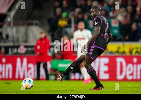 Cologne, Allemagne. 24 novembre 2023. COLOGNE, ALLEMAGNE - NOVEMBRE 24 : Dayot Upamecano du FC Bayern Munchen passe le ballon lors du match de Bundesliga entre 1 et 19. FC Koln et FC Bayern Munchen au RheinEnergieStadion le 24 novembre 2023 à Cologne, Allemagne. (Photo de Rene Nijhuis/Agence BSR) crédit : Agence BSR/Alamy Live News Banque D'Images