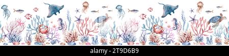 Bordure sans couture des animaux de mer. Illustration à l'aquarelle dessinée à la main de l'ornement du monde sous-marin sur fond isolé. Coraux de mer et coquillages pour bannière. Banque D'Images