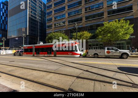 « Qline » est le nom du tramway sur Woodward Avenue à Detroit. Le nom est parrainé par la société d'investissement Quicken Loans, car la ligne va jusqu'au siège social de la société au centre-ville de Détroit. La construction de la ligne a été initiée par le concessionnaire automobile King et le propriétaire de l'équipe de course Roger Penske. Le tramway est à la disposition de tous les passagers gratuitement. Qline est le nom du tramway de Détroit, aux États-Unis Banque D'Images