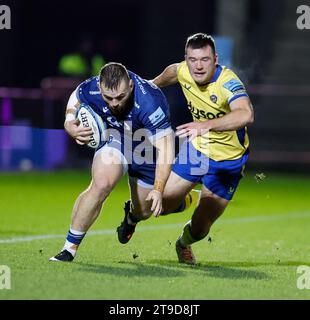 24 novembre 2023 ; AJ Bell Stadium, Salford, Lancashire, Angleterre; Gallagher Premiership Rugby, sale Sharks versus Bath ; Luke Cowan-Dickie de sale Sharks avec le ballon Banque D'Images