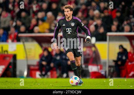 Cologne, Allemagne. 24 novembre 2023. COLOGNE, ALLEMAGNE - NOVEMBRE 24 : Leon Goretzka du FC Bayern Munchen dribble avec le ballon lors du match de Bundesliga entre 1 et 19. FC Koln et FC Bayern Munchen au RheinEnergieStadion le 24 novembre 2023 à Cologne, Allemagne. (Photo de Rene Nijhuis/Agence BSR) crédit : Agence BSR/Alamy Live News Banque D'Images