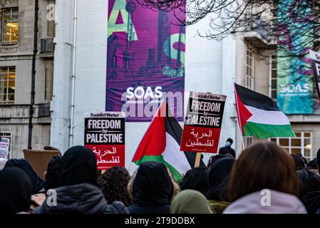 Londres, Royaume-Uni - 24 novembre 2023 : Pro Palestine National Student Walkout - SOAS University Campus Banque D'Images