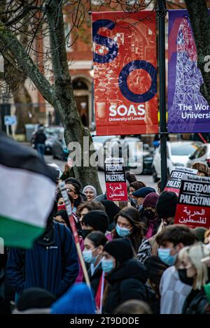 Londres, Royaume-Uni - 24 novembre 2023 : Pro Palestine National Student Walkout - SOAS University Campus Banque D'Images