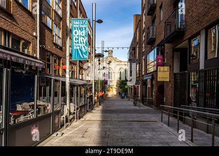 La rue pittoresque et calme Cow's Lane près de Temple Bar, avec des boutiques, cafés et Smoke Alley Theatre, centre-ville de Dublin, Irlande Banque D'Images