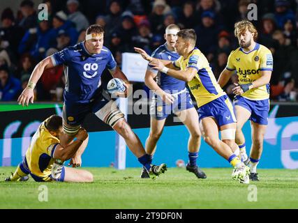 24 novembre 2023 ; AJ Bell Stadium, Salford, Lancashire, Angleterre; Gallagher Premiership Rugby, sale Sharks versus Bath ; Cobus Wiese de sale Sharks sur le ballon Banque D'Images