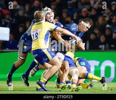 24 novembre 2023 ; AJ Bell Stadium, Salford, Lancashire, Angleterre; Gallagher Premiership Rugby, sale Sharks versus Bath ; Cobus Wiese de sale Sharks pousse à travers la ligne Banque D'Images