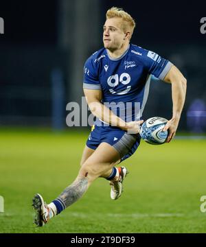 24 novembre 2023 ; AJ Bell Stadium, Salford, Lancashire, Angleterre; Gallagher Premiership Rugby, sale Sharks versus Bath ; Arron Reed de sale Sharks court avec le ballon Banque D'Images