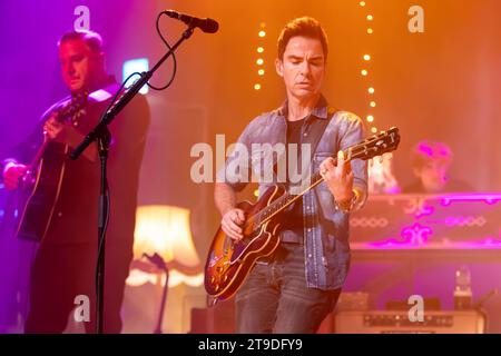 Bexhill , Royaume-Uni. Vendredi 24 novembre 2023 Kelly Jones de Far From Saints se produit au Pavillon de la Warr © Jason Richardson / Alamy Live News Banque D'Images