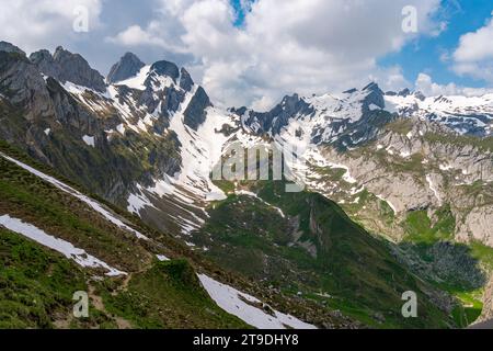 Magnifique randonnée dans les montagnes Alpstein de Wasserauen à Meglisalp en Appenzellerland Suisse Banque D'Images