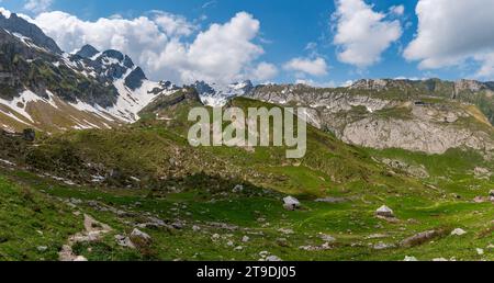 Magnifique randonnée dans les montagnes Alpstein de Wasserauen à Meglisalp en Appenzellerland Suisse Banque D'Images