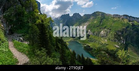 Magnifique randonnée dans les montagnes Alpstein de Wasserauen à Meglisalp en Appenzellerland Suisse Banque D'Images