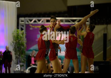Curitiba, Brésil. 24 novembre 2023. Championnat brésilien de gymnastique rythmique organisé à Ginásio do Tarumã à Curitiba, Paraná. Crédit : Reinaldo Reginato/FotoArena/Alamy Live News Banque D'Images