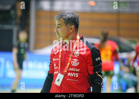 Santander, Cantabrie, Espagne. 24 novembre 2023. Santander, Espagne, le 24 novembre 2023 : l'entraîneur espagnol Ambrosio Martin lors de la 1e Journée du Tournoi international féminin espagnol 2023 entre l'Espagne et le Japon, le 24 novembre 2023, au Palacio de Deportes de Santander, à Santander, Espagne. (Image de crédit : © Alberto Brevers/Pacific Press via ZUMA Press Wire) USAGE ÉDITORIAL SEULEMENT! Non destiné à UN USAGE commercial ! Banque D'Images