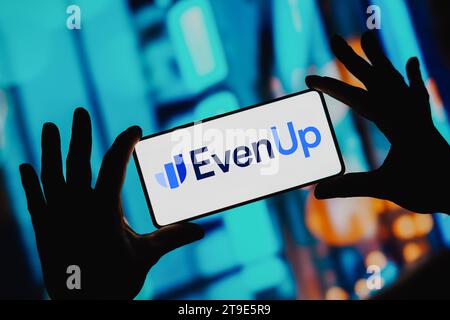 Brésil. 24 novembre 2023. Sur cette photo, le logo EvenUp est affiché sur l'écran d'un smartphone. Crédit : SOPA Images Limited/Alamy Live News Banque D'Images