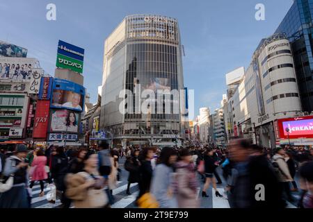 Traversée de Shibuya à Tokyo, Japon. Banque D'Images