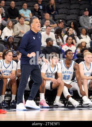 24 novembre 2023 - l'entraîneur-chef des Toreros de San Diego Steve Lavin lors d'un match entre les Red Wolves de l'Arkansas et les Toreros de San Diego lors de l'Arisure Invitational à l'Arisure Arena de Palm Springs, CA - Michael Sullivan/CSM Banque D'Images