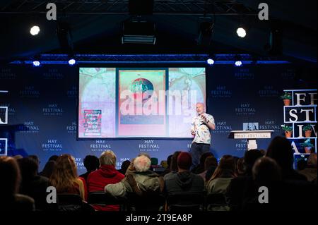 Hay-on-Wye, pays de Galles, Royaume-Uni. Vendredi 24 novembre 2023. Le mathématicien Marcus du Sautoy parle au Hay Festival Winter Weekend. Crédit : Sam Hardwick/Alamy Live News. Banque D'Images