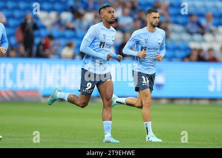 Sydney, Australie. 25 novembre 2023. Fabio Gomes du Sydney FC se réchauffe lors du match de la Ligue Ute A D'Isuzu entre le Sydney FC et les Western Sydney Wanderers au Allianz Stadium, Sydney, Australie, le 25 novembre 2023. Photo de Peter Dovgan. Usage éditorial uniquement, licence requise pour un usage commercial. Aucune utilisation dans les Paris, les jeux ou les publications d'un seul club/ligue/joueur. Crédit : UK Sports pics Ltd/Alamy Live News Banque D'Images