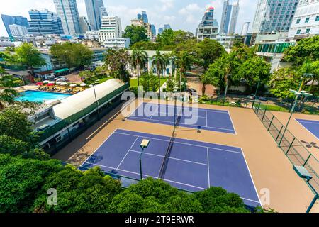 Bangkok, Thaïlande - 11 février 2020 : vue des courts de tennis du British Club situé à Bangkok, Thaïlande. Banque D'Images