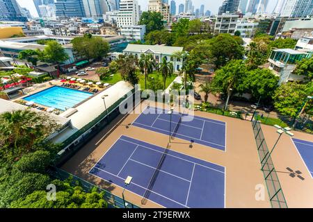 Bangkok, Thaïlande - 11 février 2020 : vue des courts de tennis du British Club situé à Bangkok, Thaïlande. Banque D'Images