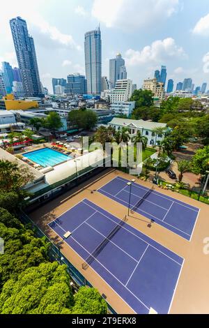 Bangkok, Thaïlande - 11 février 2020 : vue des courts de tennis du British Club situé à Bangkok, Thaïlande. Banque D'Images