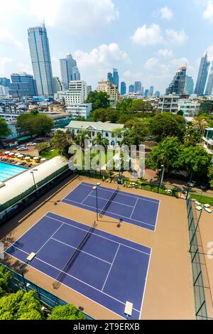 Bangkok, Thaïlande - 11 février 2020 : vue des courts de tennis du British Club situé à Bangkok, Thaïlande. Banque D'Images