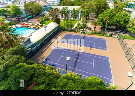 Bangkok, Thaïlande - 11 février 2020 : vue des courts de tennis du British Club situé à Bangkok, Thaïlande. Banque D'Images