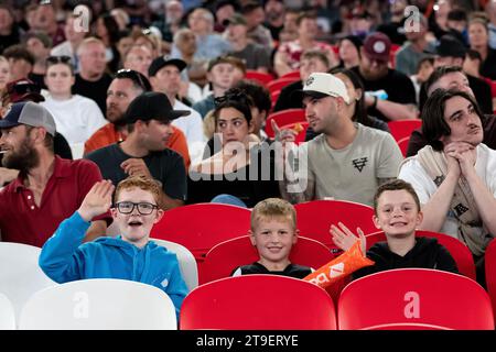 Melbourne, Australie, 25 novembre 2023. De jeunes fans sont vus poser pendant le Grand Prix d'Australie WSX au Marvel Stadium le 25 novembre 2023 à Melbourne, en Australie. Crédit : Dave Hewison/Speed Media/Alamy Live News Banque D'Images