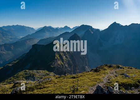 Visite de montagne difficile via la via ferrata de Mindelheim depuis Mittelberg Kleinwalsertal dans les Alpes Allgau Banque D'Images