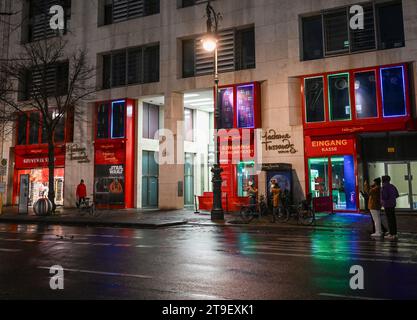 Berlin, Allemagne. 23 novembre 2023. Vue extérieure du musée de cire Madame Tussauds Berlin. Crédit : Jens Kalaene/dpa/Alamy Live News Banque D'Images