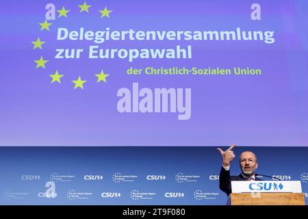 Nuremberg, Allemagne. 25 novembre 2023. Manfred Weber, président du PPE et candidat désigné de la CSU en tête des élections européennes, intervient lors de la réunion des délégués de la CSU pour les élections européennes. Crédit : Daniel Karmann/dpa/Alamy Live News Banque D'Images