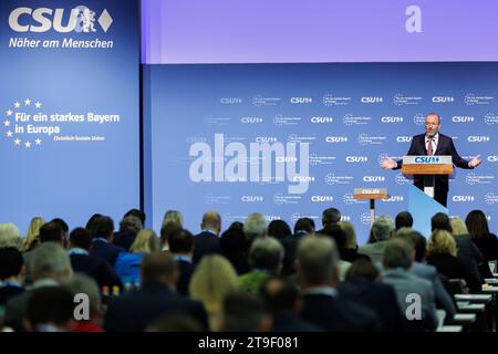 Nuremberg, Allemagne. 25 novembre 2023. Manfred Weber, président du PPE et candidat désigné de la CSU en tête des élections européennes, intervient lors de la réunion des délégués de la CSU pour les élections européennes. Crédit : Daniel Karmann/dpa/Alamy Live News Banque D'Images