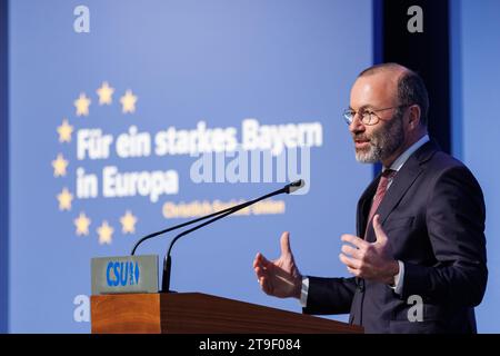 Nuremberg, Allemagne. 25 novembre 2023. Manfred Weber, président du PPE et candidat désigné de la CSU en tête des élections européennes, intervient lors de la réunion des délégués de la CSU pour les élections européennes. Crédit : Daniel Karmann/dpa/Alamy Live News Banque D'Images