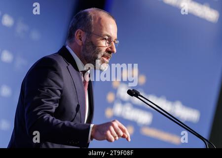 Nuremberg, Allemagne. 25 novembre 2023. Manfred Weber, président du PPE et candidat désigné de la CSU en tête des élections européennes, intervient lors de la réunion des délégués de la CSU pour les élections européennes. Crédit : Daniel Karmann/dpa/Alamy Live News Banque D'Images