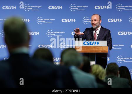 Nuremberg, Allemagne. 25 novembre 2023. Manfred Weber, président du PPE et candidat désigné de la CSU en tête des élections européennes, intervient lors de la réunion des délégués de la CSU pour les élections européennes. Crédit : Daniel Karmann/dpa/Alamy Live News Banque D'Images