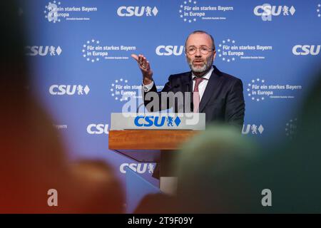 Nuremberg, Allemagne. 25 novembre 2023. Manfred Weber, président du PPE et candidat désigné de la CSU en tête des élections européennes, intervient lors de la réunion des délégués de la CSU pour les élections européennes. Crédit : Daniel Karmann/dpa/Alamy Live News Banque D'Images