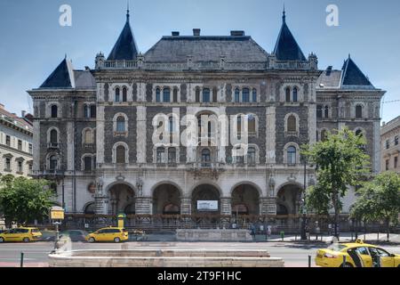 Budapest, Andrassy ut, Drechsler Palast, früher Wohnhaus des Eisenbahn-Pensionsfonds, Ödön Lechner 1893-1896, vor der Sanierung // Budapest, Andrassy Banque D'Images