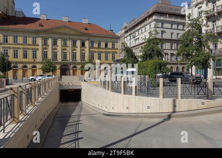 Budapest, Stadtgestaltung, Jozsef Nador ter, Tiefgarage // Budapest, public Space Design, Jozsef Nador ter, parking Banque D'Images