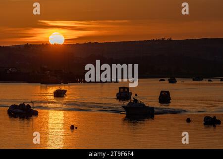 Courtmacsherry, West Cork, Irlande. 9 septembre 2023 le soleil se couche de façon spectaculaire sur Courtmacsherry après une journée de soleil et de températures élevées. Le n Banque D'Images