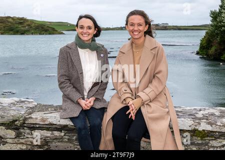 Sociaux-démocrates Irlande Skibbereen - candidat aux élections locales du Sud-Ouest Isobel Towse avec le chef du parti, Holly Cairns TD. Banque D'Images