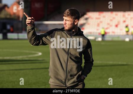 Lincoln, Royaume-Uni. 25 novembre 2023. John Mcatee #45 de Barnsley arrive lors du match Sky Bet League 1 Lincoln City vs Barnsley au Gelder Group Sincil Bank Stadium, Lincoln, Royaume-Uni, le 25 novembre 2023 (photo de Mark Cosgrove/News Images) à Lincoln, Royaume-Uni le 11/25/2023. (Photo de Mark Cosgrove/News Images/Sipa USA) crédit : SIPA USA/Alamy Live News Banque D'Images