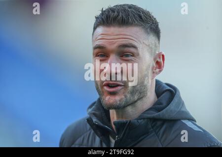 Portsmouth, Royaume-Uni. 25 novembre 2023. Richard O'Donnell #1 de Blackpool arrive devant le match Sky Bet League 1 Portsmouth vs Blackpool à Fratton Park, Portsmouth, Royaume-Uni, le 25 novembre 2023 (photo de Gareth Evans/News Images) à Portsmouth, Royaume-Uni le 11/25/2023. (Photo Gareth Evans/News Images/Sipa USA) crédit : SIPA USA/Alamy Live News Banque D'Images