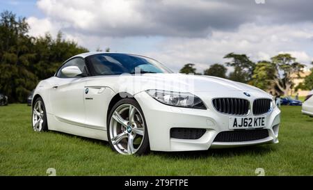 BMW Z4 sDrive20i M Sport 2012, exposée au salon privé Concours d’Elégance qui s’est tenu au Palais de Blenheim. Banque D'Images