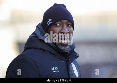 Huddersfield, Royaume-Uni. 25 novembre 2023. Darren Moore Manager de Huddersfield Town pendant le match du championnat Sky Bet Huddersfield Town vs Southampton au John Smith's Stadium, Huddersfield, Royaume-Uni, le 25 novembre 2023 (photo de James Heaton/News Images) à Huddersfield, Royaume-Uni le 11/25/2023. (Photo de James Heaton/News Images/Sipa USA) crédit : SIPA USA/Alamy Live News Banque D'Images