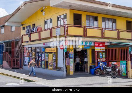 Épicerie dans le centre urbain de la ville historique de Cartago au Costa Rica Banque D'Images